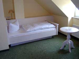 Standard single with private facilities (shower)